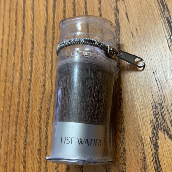 Lise Watier Carry-all Powder Brush - Picture 6 of 6